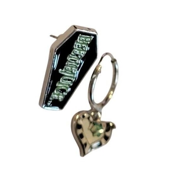 Beetlejuice Striped Sandworm Hoop Charm & Coffin Stud Metal Earrings Signed WBEI - Picture 4 of 7